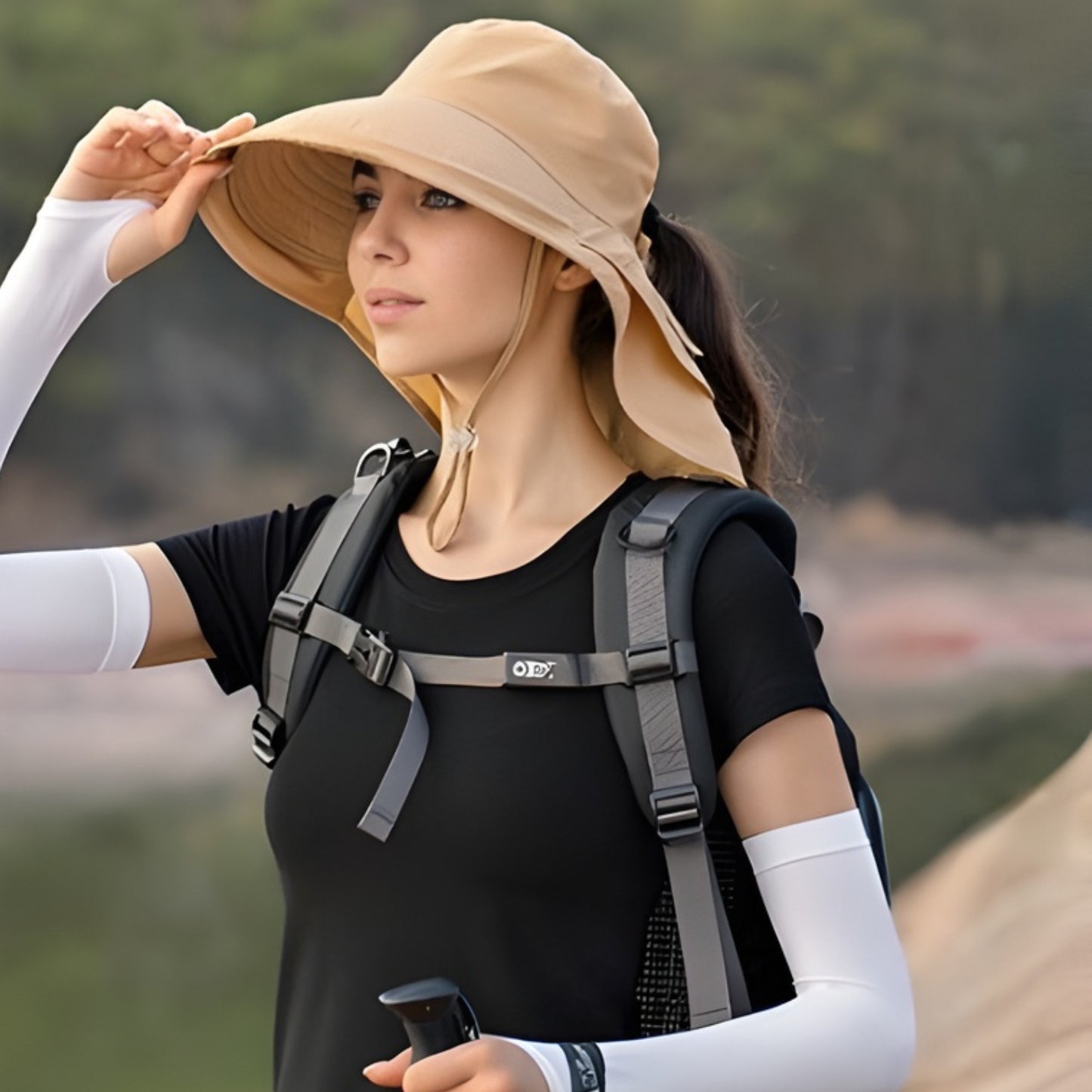 Chapeau Soleil Randonnée Femme portée à la main - Bleu Marine - Gris - Lavande - Gris Clair - Taupe - Beige - Noir - Rose Pâle - Camel - Bleu Ciel