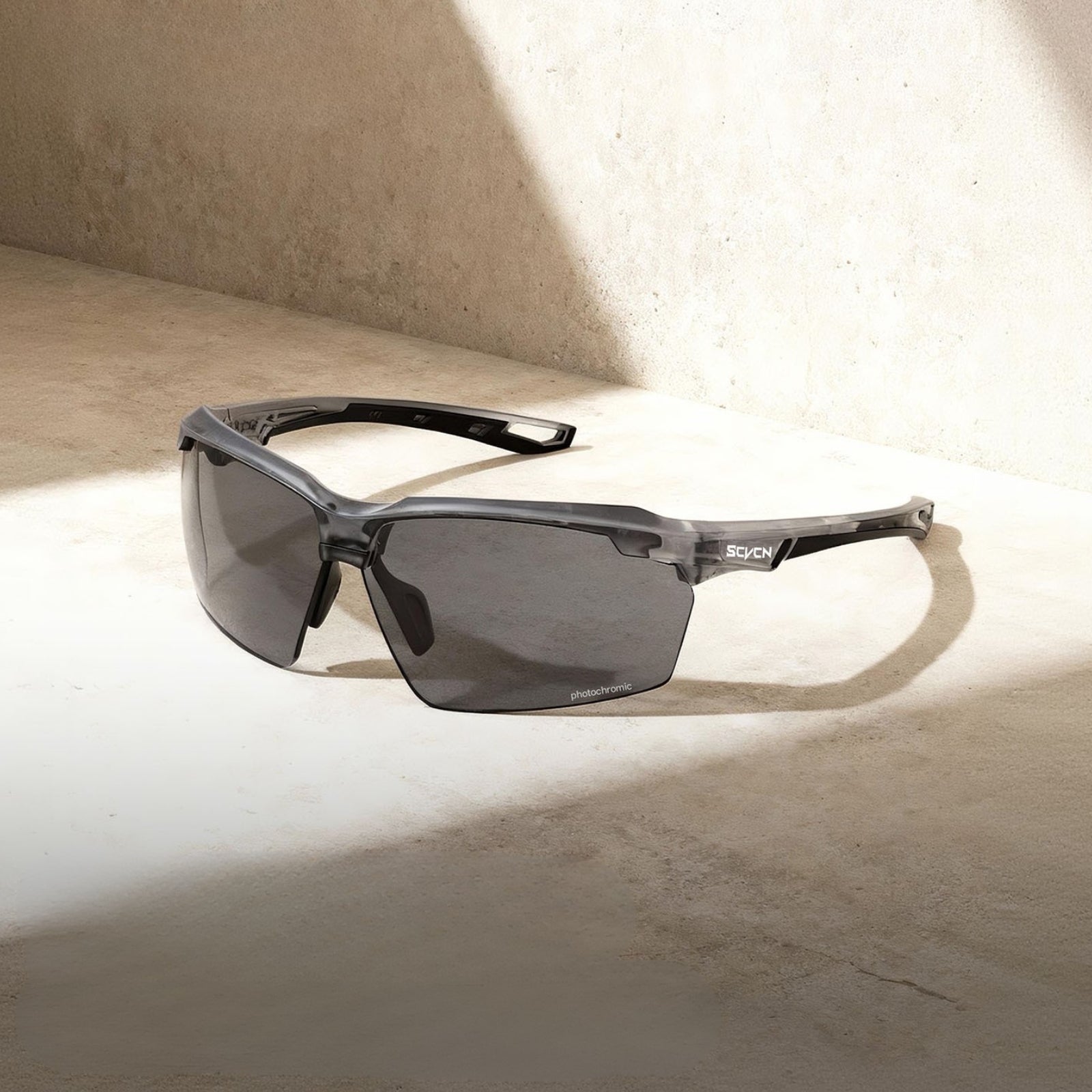 Lunettes Randonnée Photochromique mise en situation - Gris - Vert Olive - Noir - Blanc