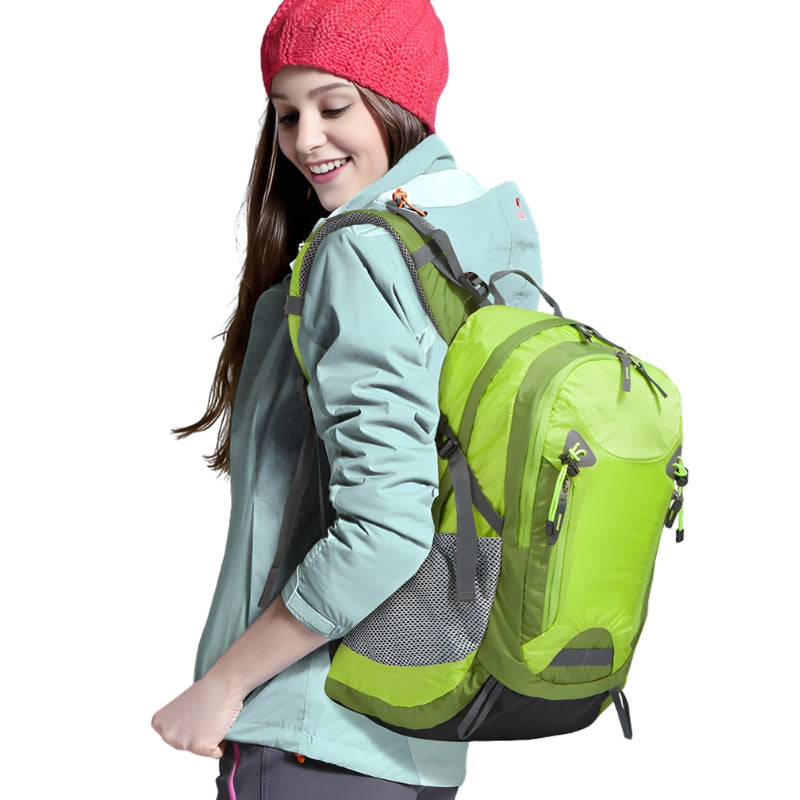 Sac à Dos Randonnée Ultra Léger 35L portée sur le dos - Orange - Violet - Noir - Bleu - Rose